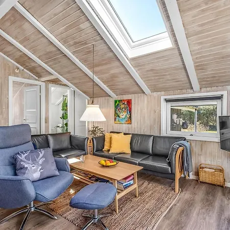 Gunde - 300m To The Fjord By Interhome